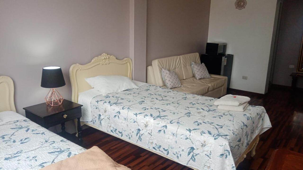 Strenua - Las Quintanas Hostel Trujillo Bagian luar foto