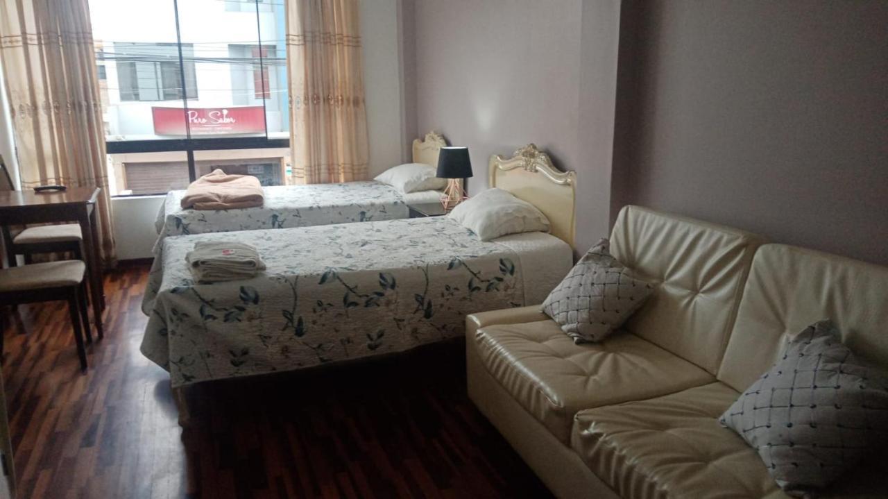 Strenua - Las Quintanas Hostel Trujillo Bagian luar foto
