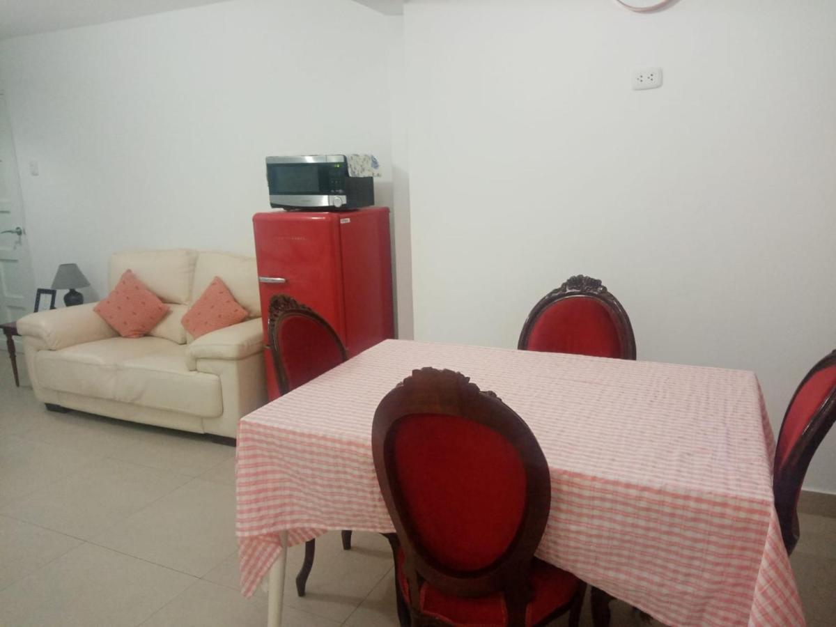 Strenua - Las Quintanas Hostel Trujillo Bagian luar foto