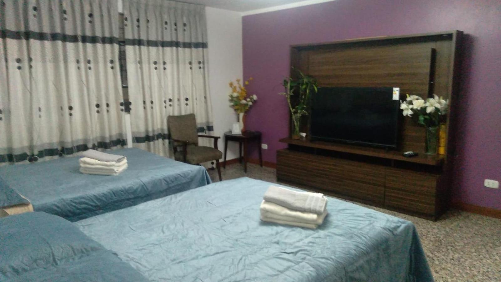 Strenua - Las Quintanas Hostel Trujillo Bagian luar foto