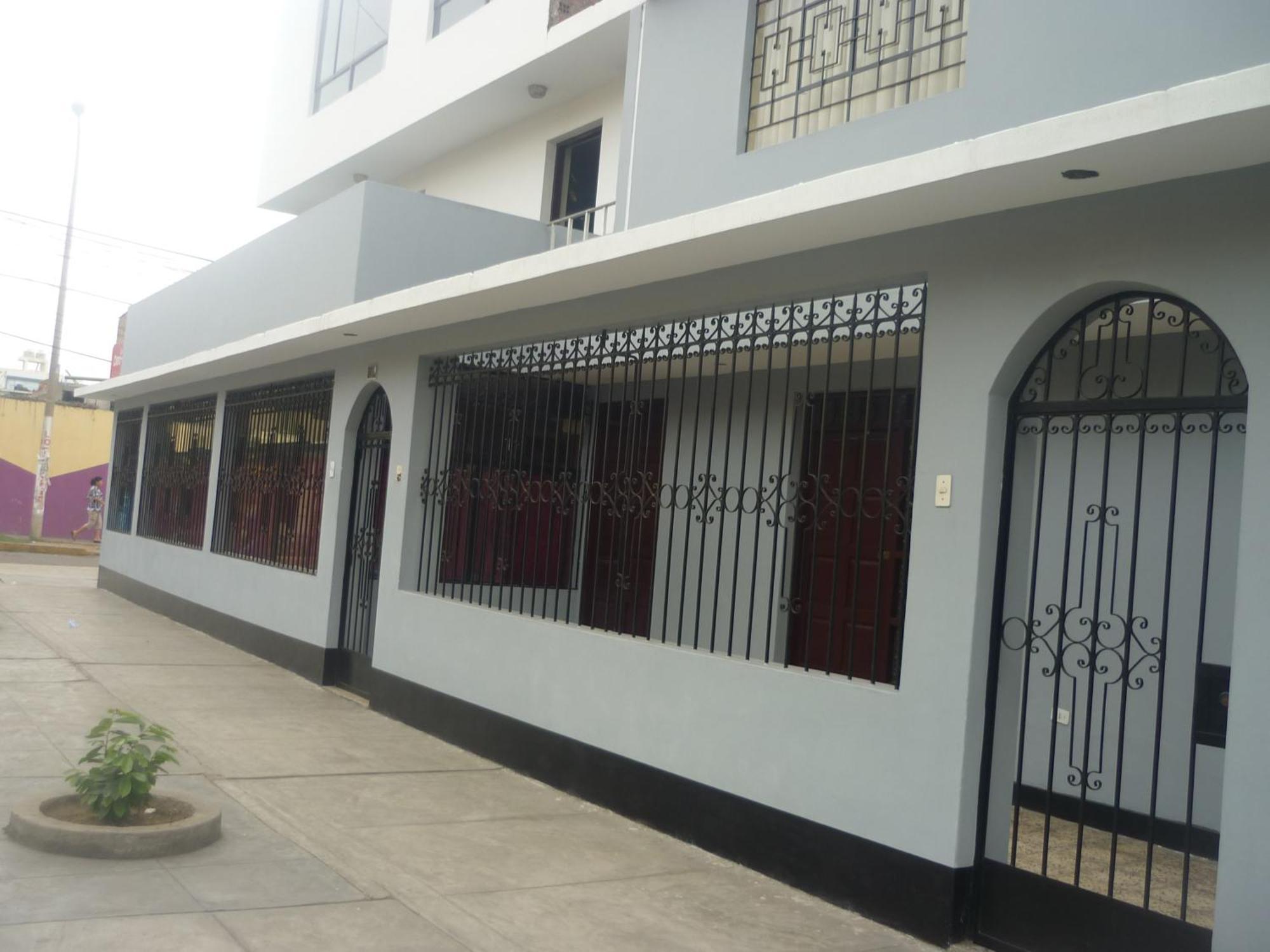 Strenua - Las Quintanas Hostel Trujillo Bagian luar foto