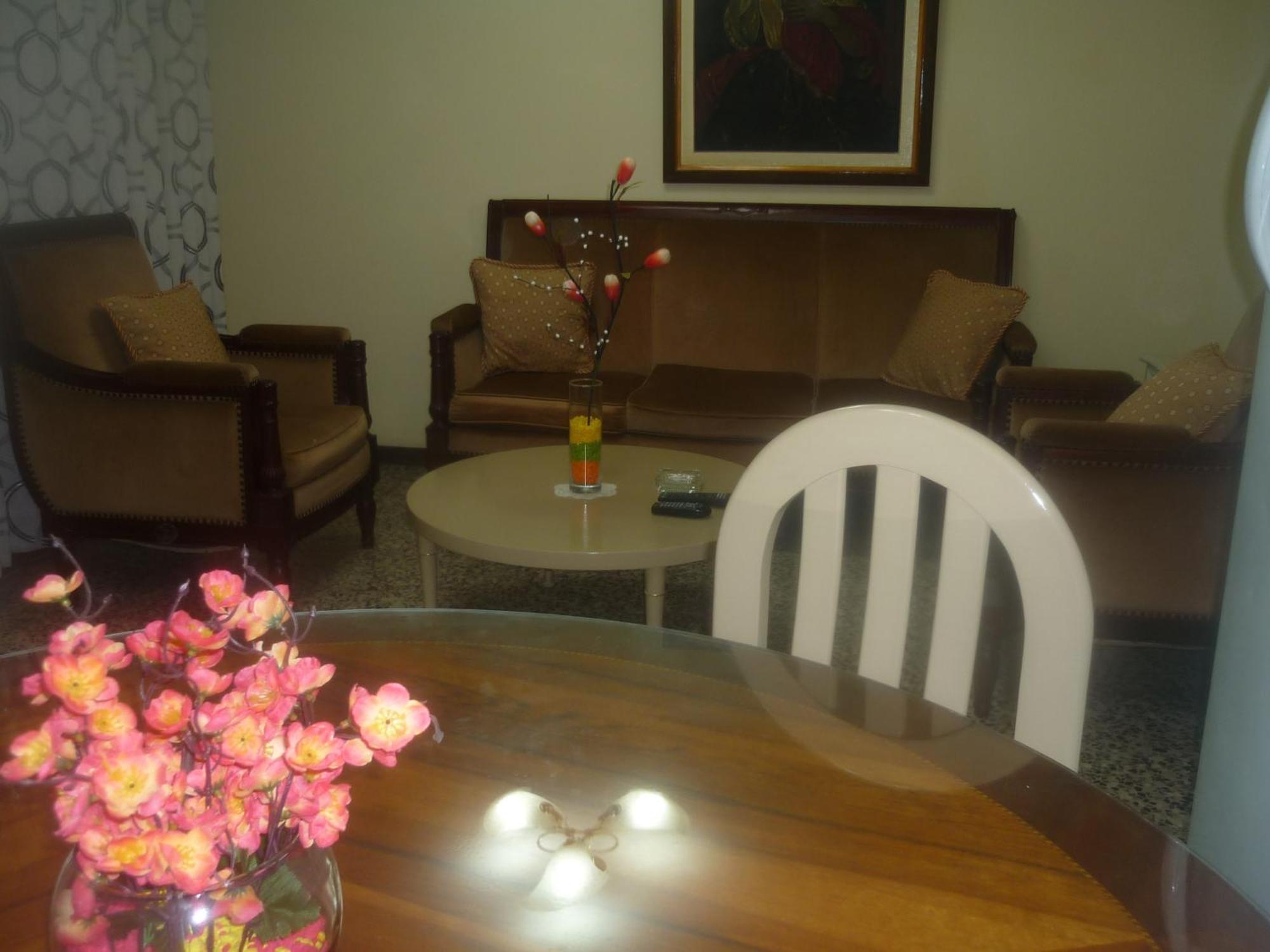 Strenua - Las Quintanas Hostel Trujillo Bagian luar foto