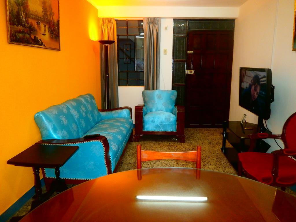 Strenua - Las Quintanas Hostel Trujillo Bagian luar foto