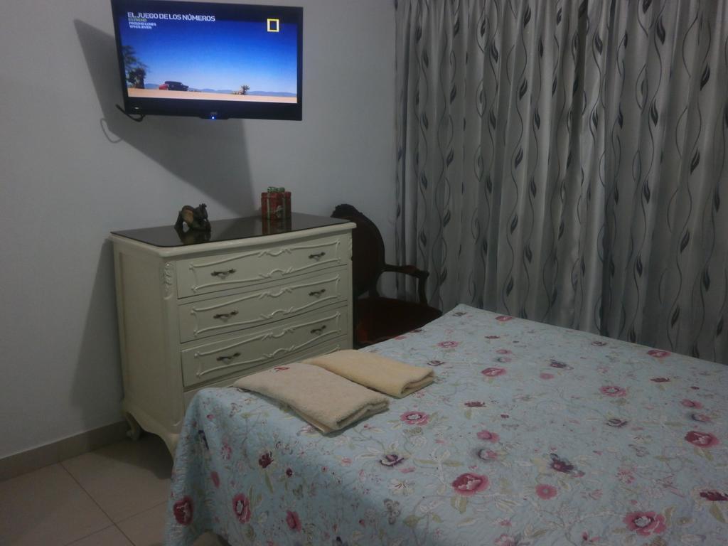 Strenua - Las Quintanas Hostel Trujillo Bagian luar foto