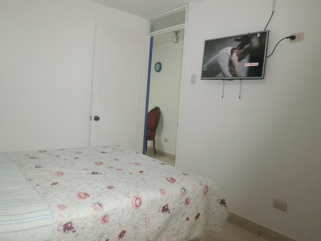 Strenua - Las Quintanas Hostel Trujillo Bagian luar foto