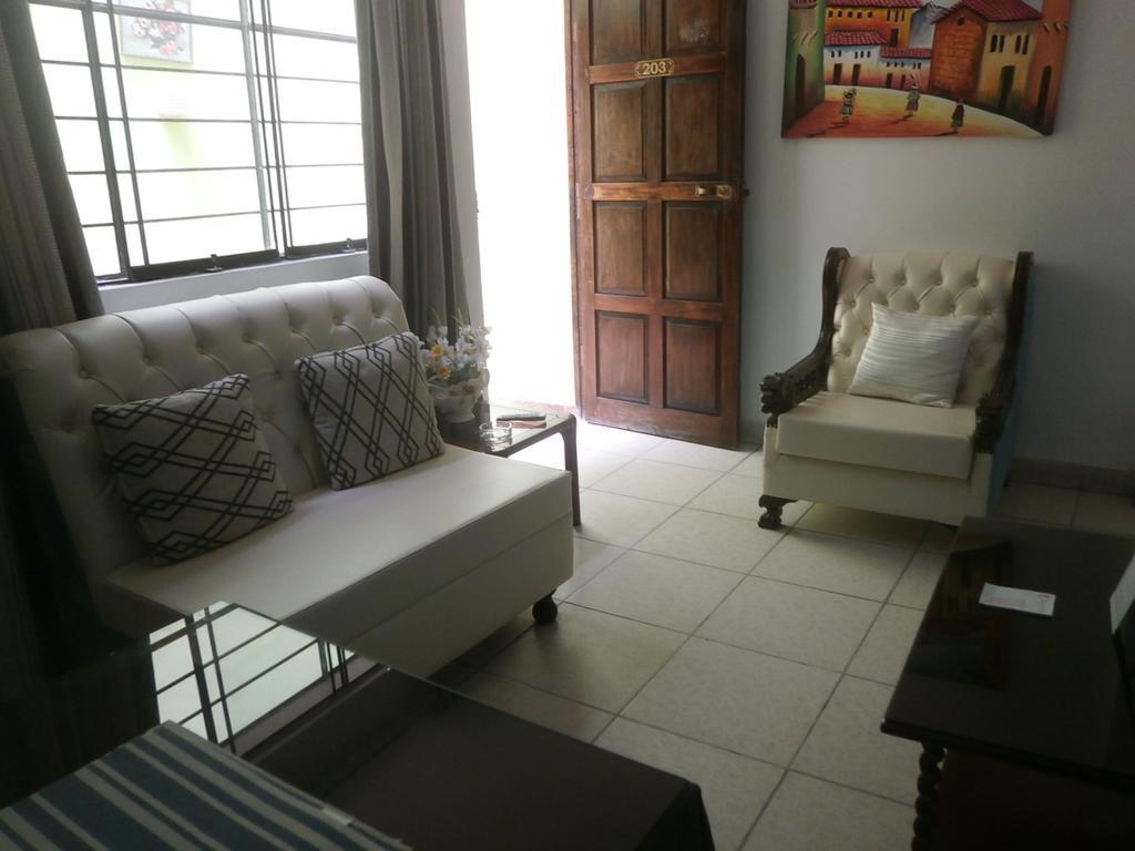 Strenua - Las Quintanas Hostel Trujillo Bagian luar foto