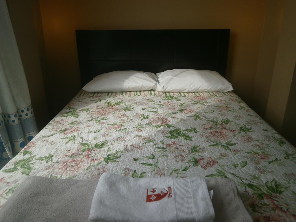 Strenua - Las Quintanas Hostel Trujillo Bagian luar foto
