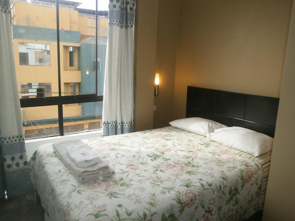 Strenua - Las Quintanas Hostel Trujillo Bagian luar foto