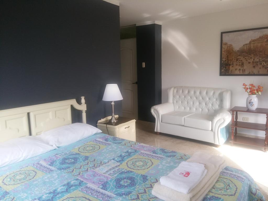 Strenua - Las Quintanas Hostel Trujillo Bagian luar foto