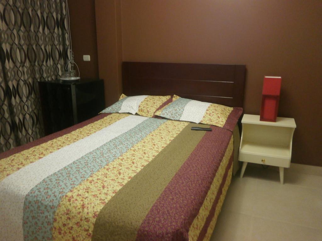Strenua - Las Quintanas Hostel Trujillo Bagian luar foto
